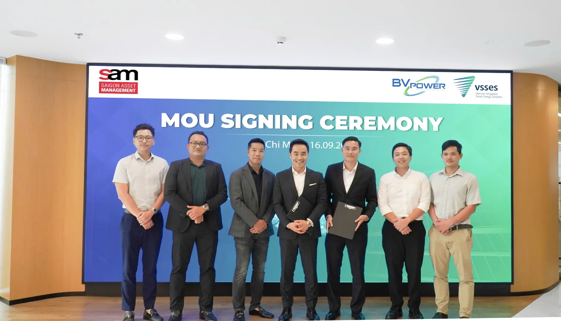 VSSES KÝ KẾT BIÊN BẢN HỢP TÁC VỚI SAM VỀ VIỆC TRIỂN KHAI NĂNG LƯỢNG TÁI TẠO CHO TRUNG TÂM DỮ LIỆU SAM DIGITAL HUB